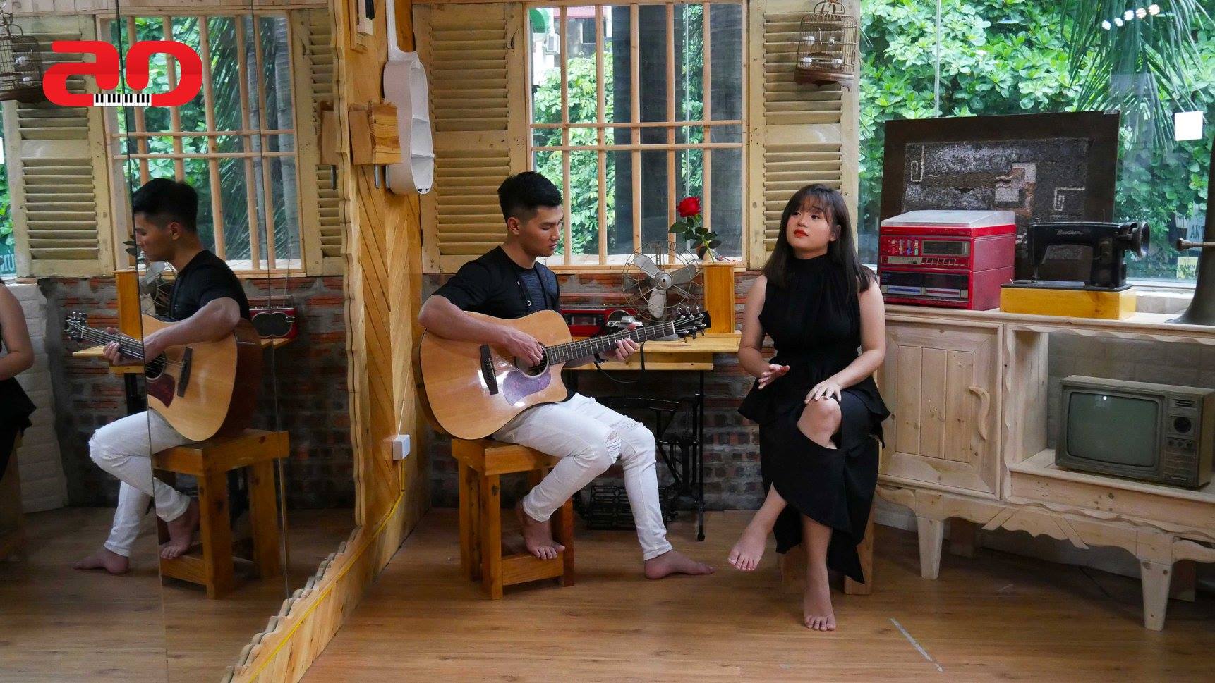 Trước hết cần phải có một cần guitar thẳng ,chính xác để đàn không phô