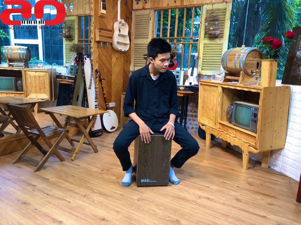 Lịch sử của cajon bắt đầu với 2 tên đó là Paco de Lucia và Người bạn..