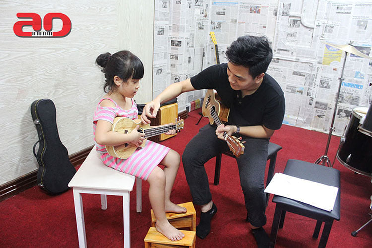 Chiếc đàn ukelele đầu tiên không được sản xuất bởi thợ làm đàn ....