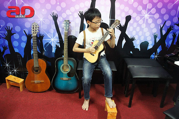 Việc tìm hiểu đàn ukelele có nguồn gốc như thế nào thực sự rất chán