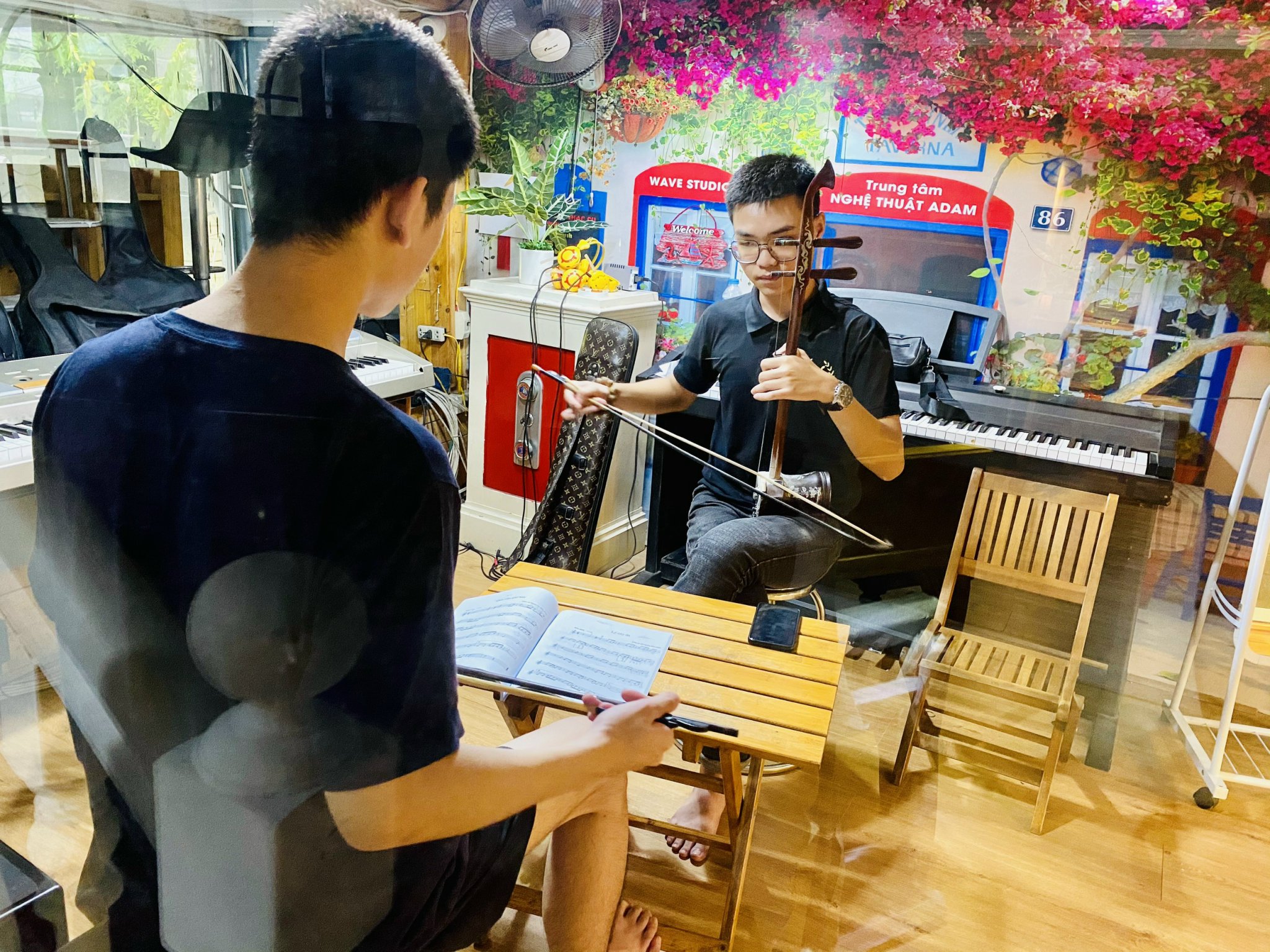 Các nhạc cụ khác tuy có âm sắc hay đặc trưng nhưng đa số đều cho ra...