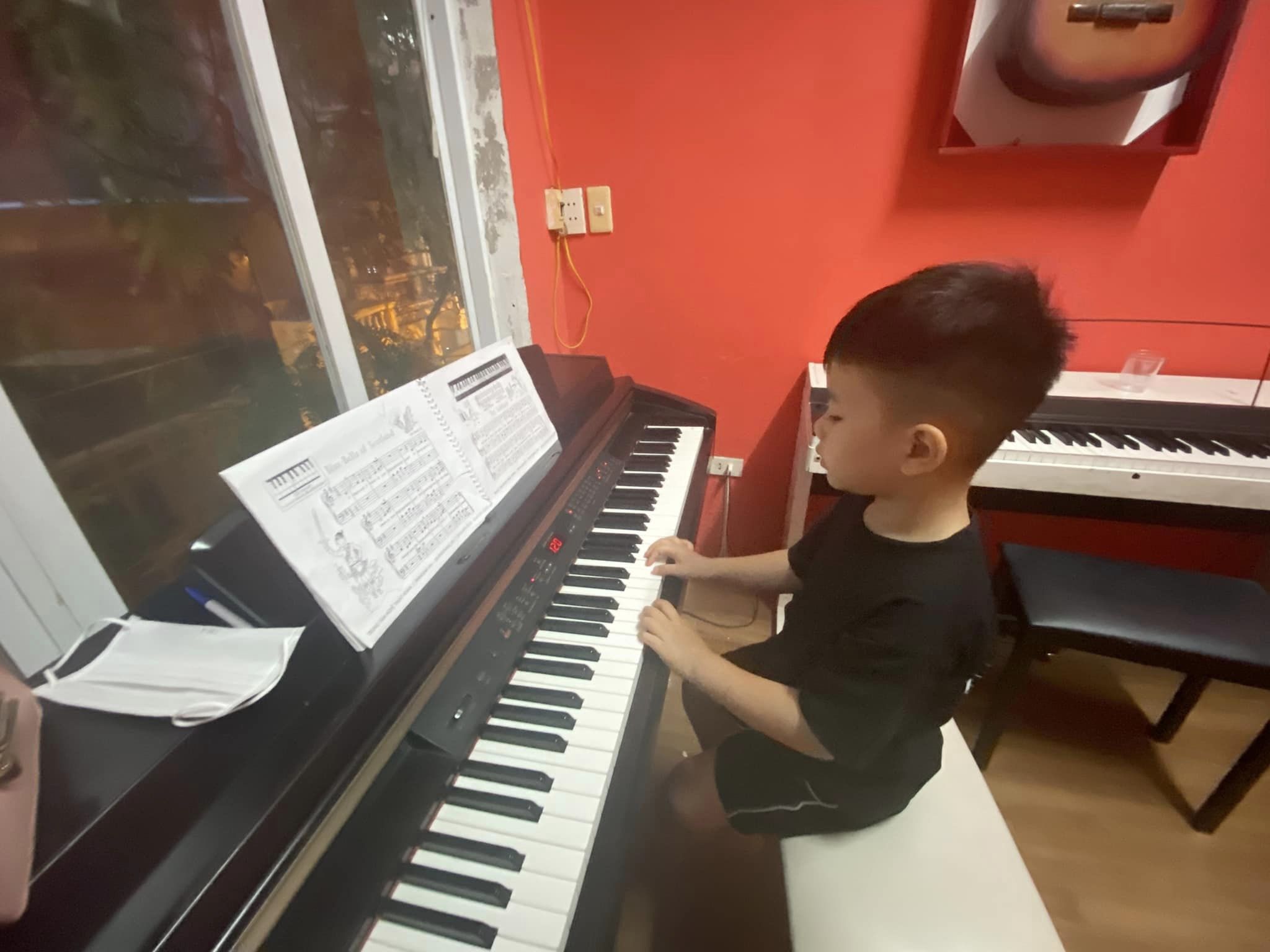 Học chơi 1 loại nhạc cụ khiến bạn phải sử dụng cả hai phần của bộ não