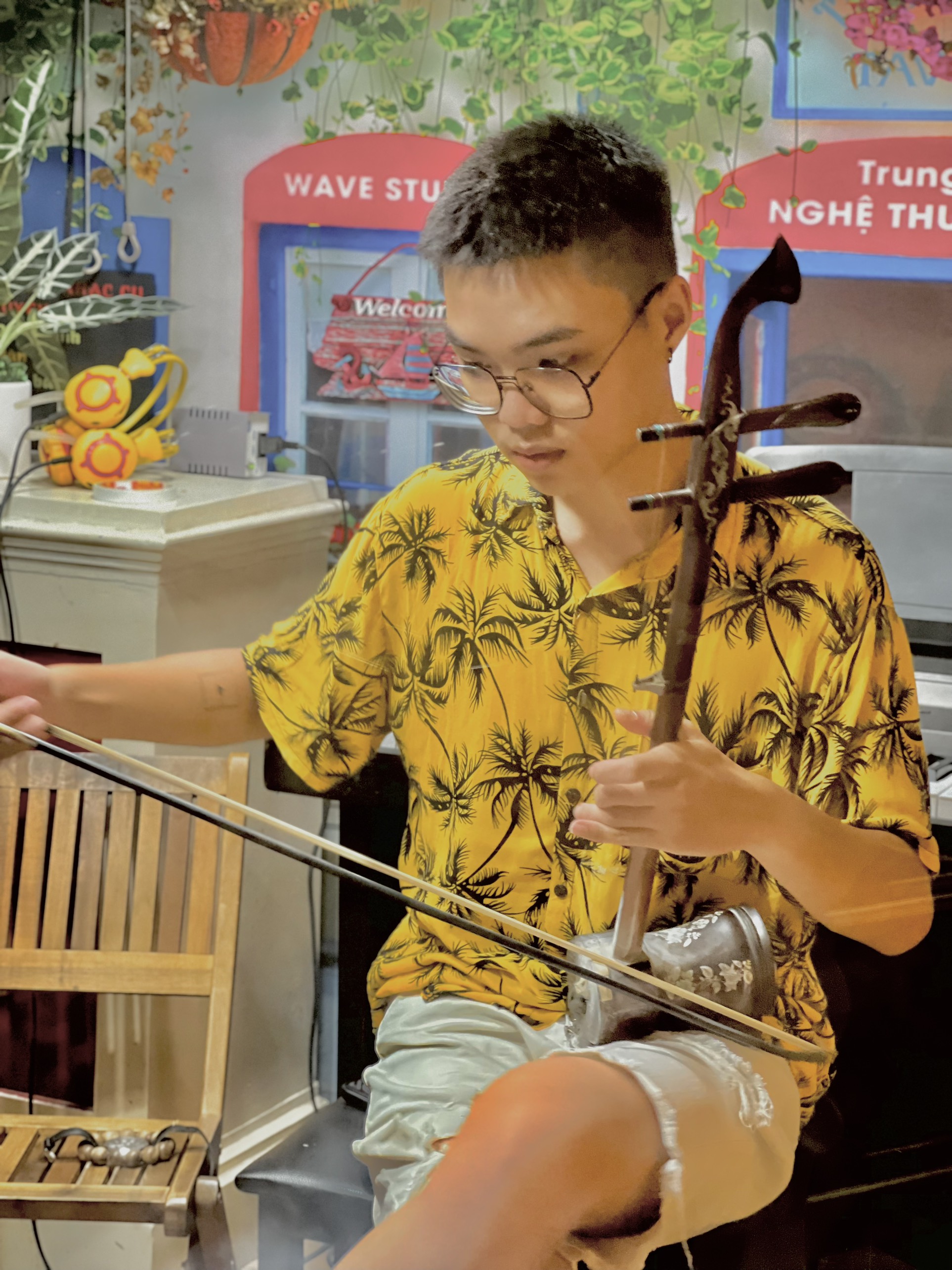 Đàn Nhị có âm thanh tình cảm trữ tình, sâu lắng, hoặc sinh động