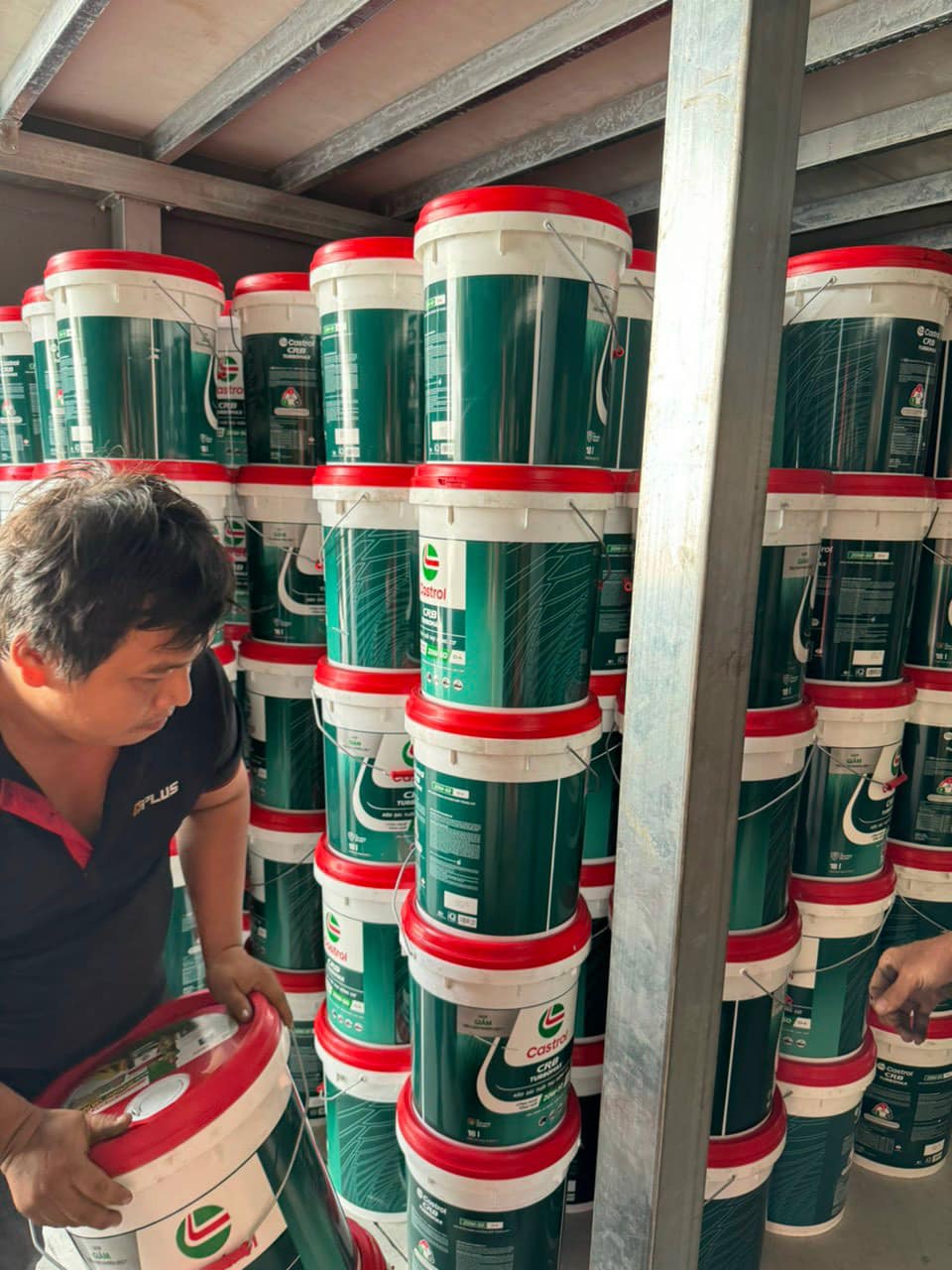 Bán Dầu động cơ Castrol CRB Turbomax 20W50 Ci4 chính hãng tại TPHCM.