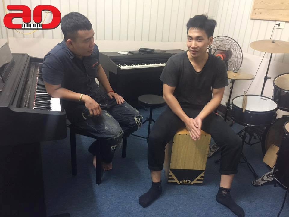 trống cajon đã là một nhạc cụ mang tính đại chúng nhất , âm thanh mộc