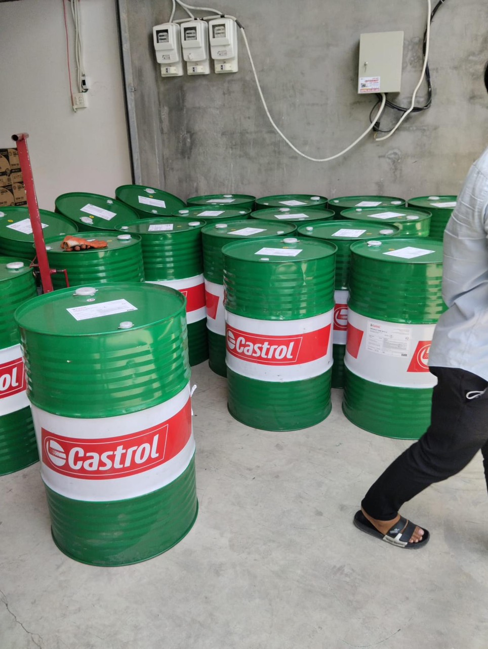 Mua bán Nhớt 10, Dầu thủy lực Castrol Hyspin AWS 68 chính hãng.