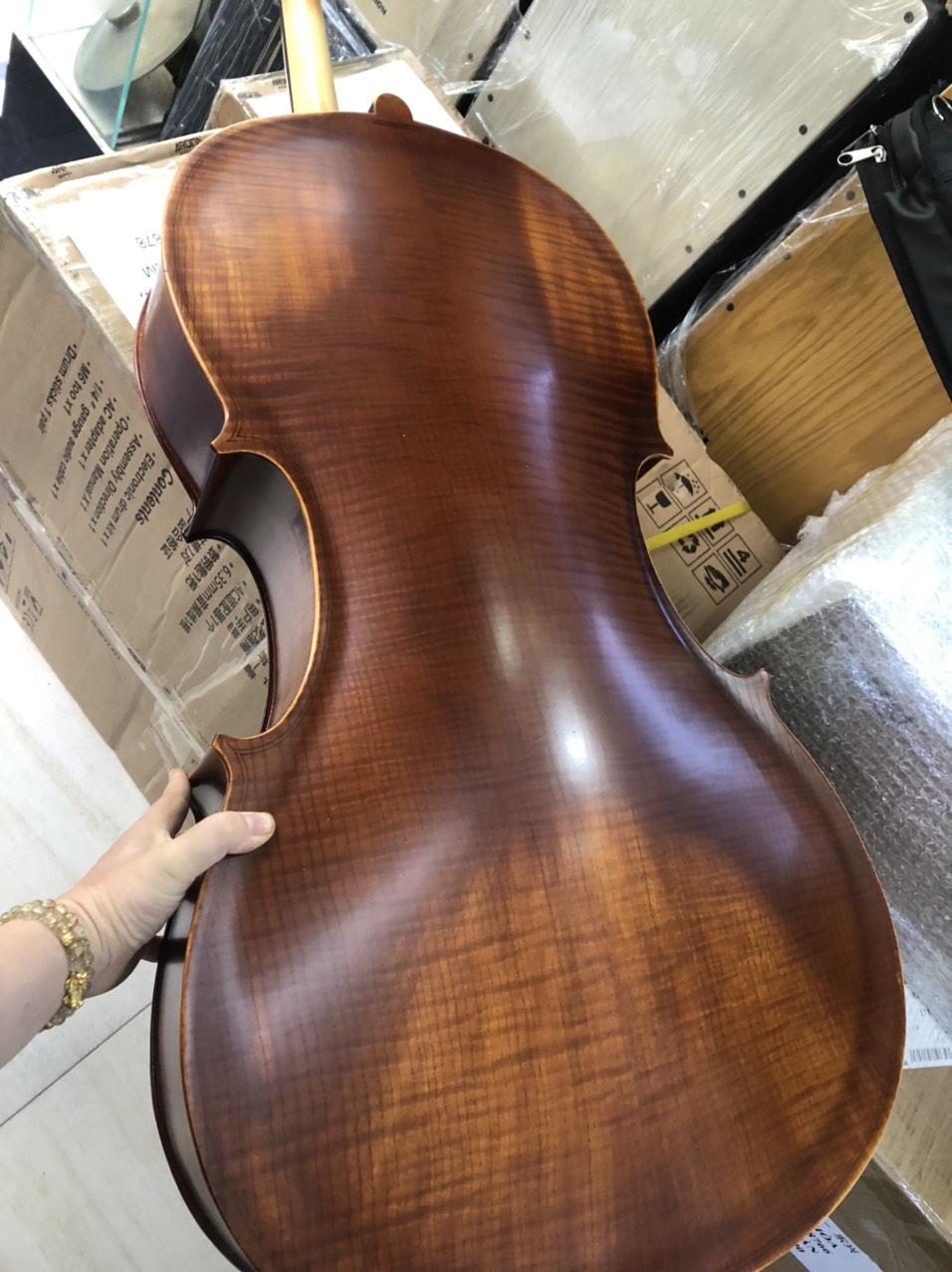 Dây đàn của cello thường bao gồm bốn dây đàn chính A,D,G Và C để tao