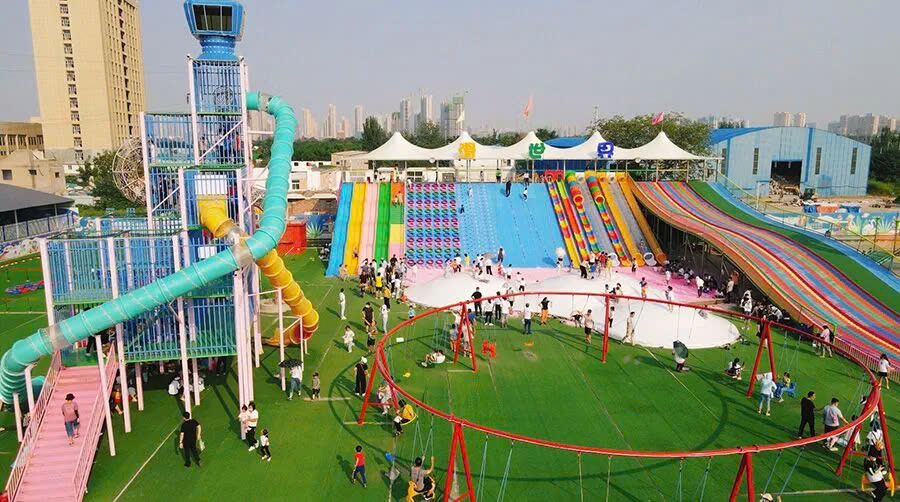 Khám phá trải nghiệm trượt phao Rainbow slide