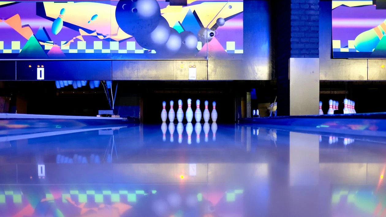 Sân chơi bowling - trải nghiệm thú vị dành cho hội bạn cuối tuần