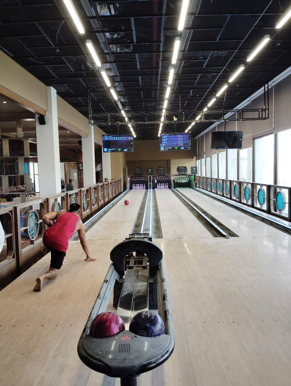 Sân chơi bowling - trải nghiệm thú vị dành cho hội bạn cuối tuần