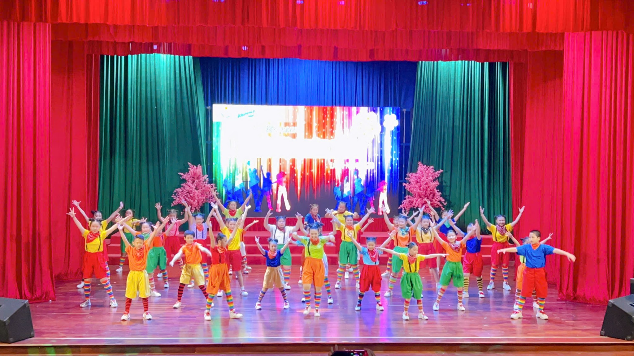 GoldstarDance CLub- Chiêu Sinh lớp nhảy kpop kids tại các quận HCM