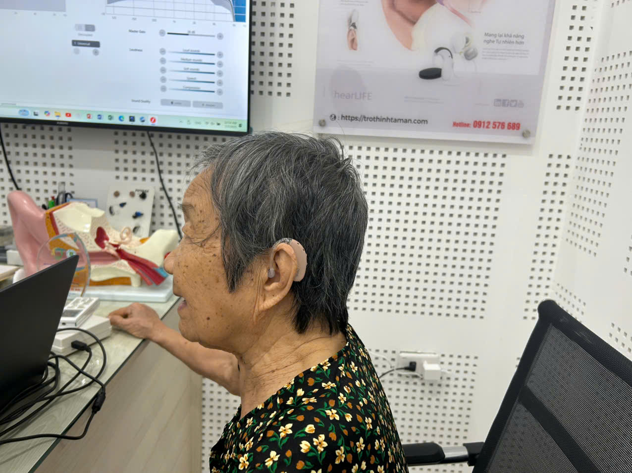 Dấu hiệu nhận biết thính giác già trước tuổi trợ thính tâm an qn