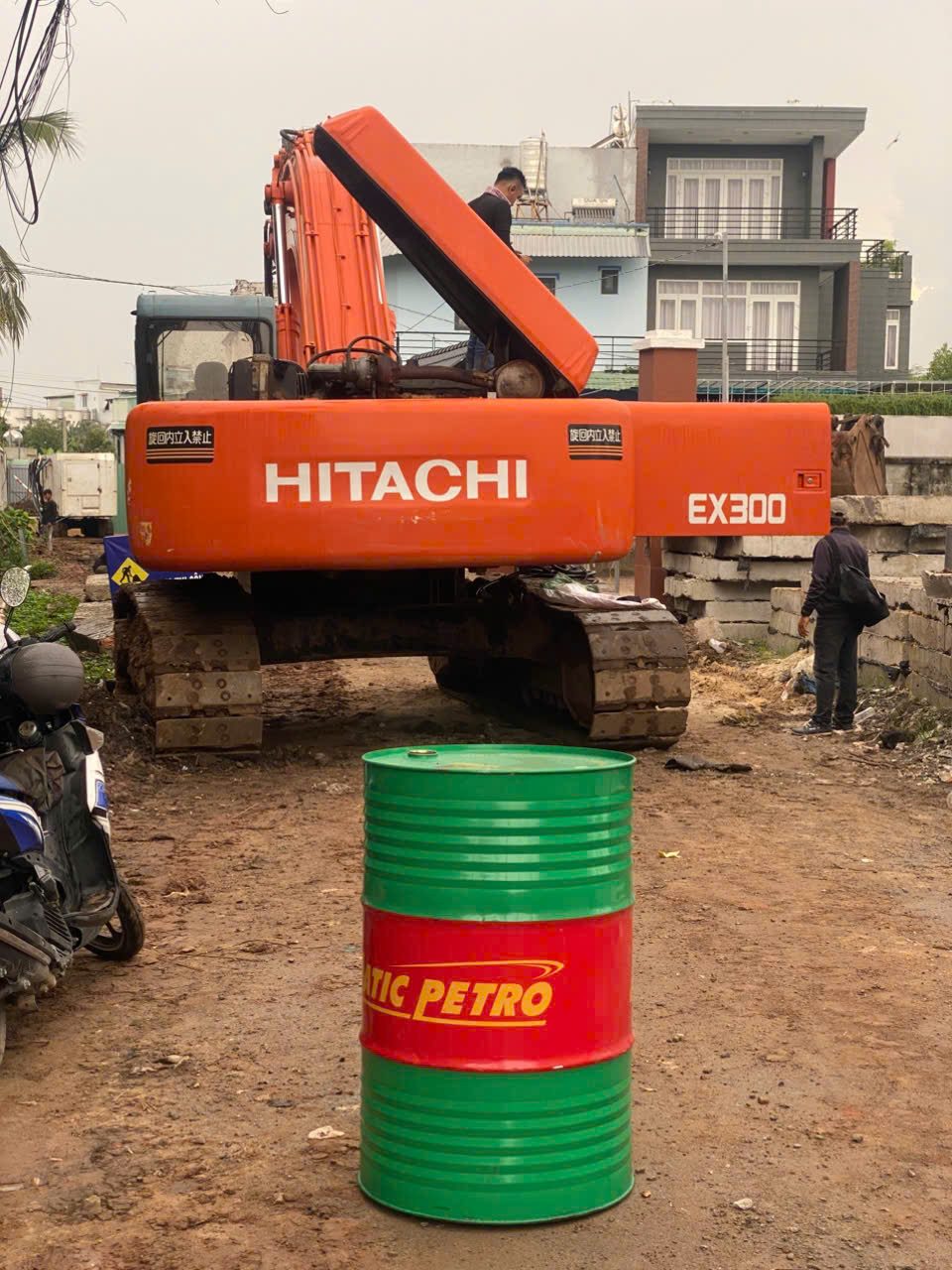 Dầu thủy lực cho máy đào, máy xúc Komatsu