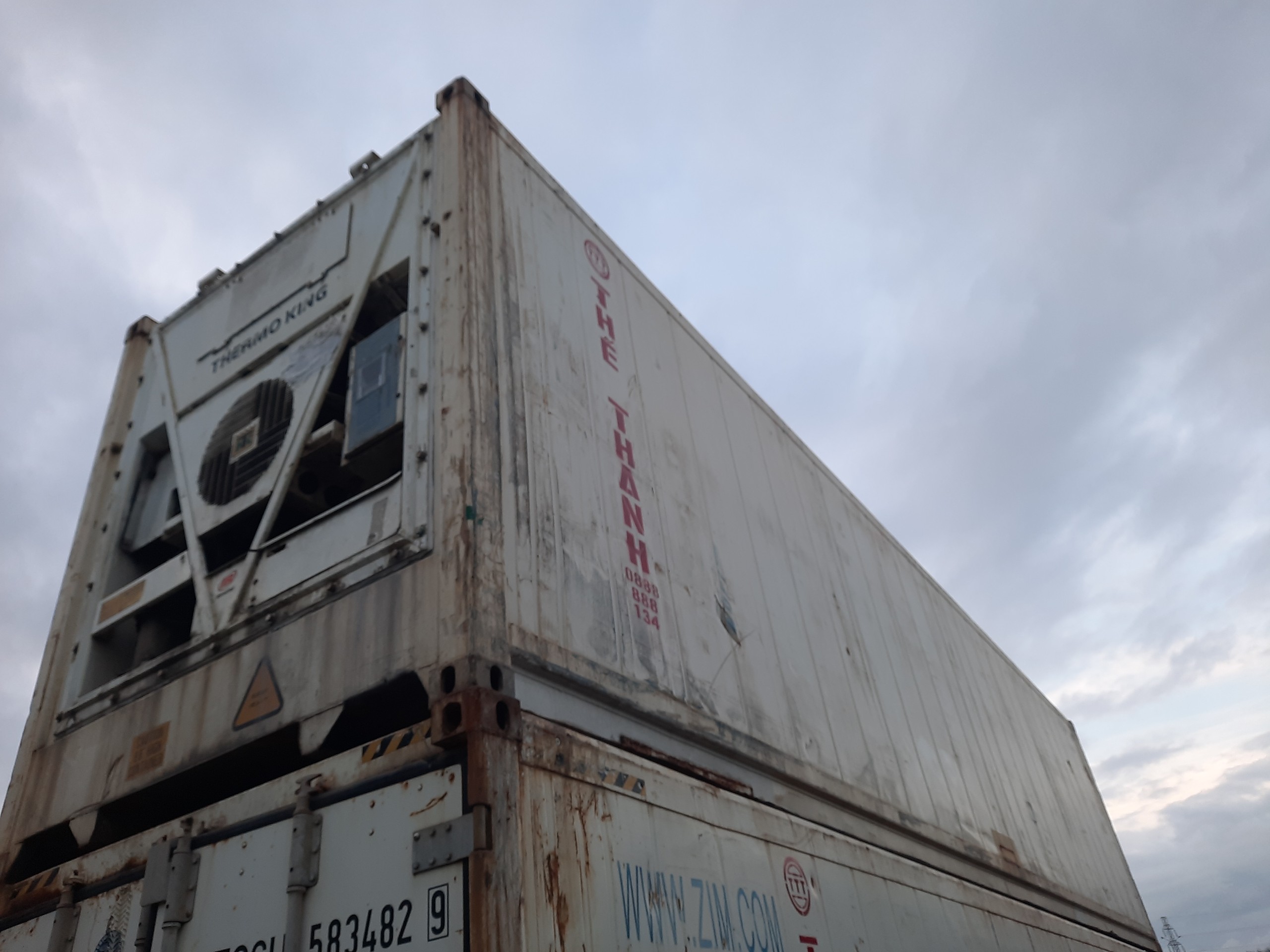 Cho thuê container lạnh 40 feet chứa h&agraveng hoá Tết