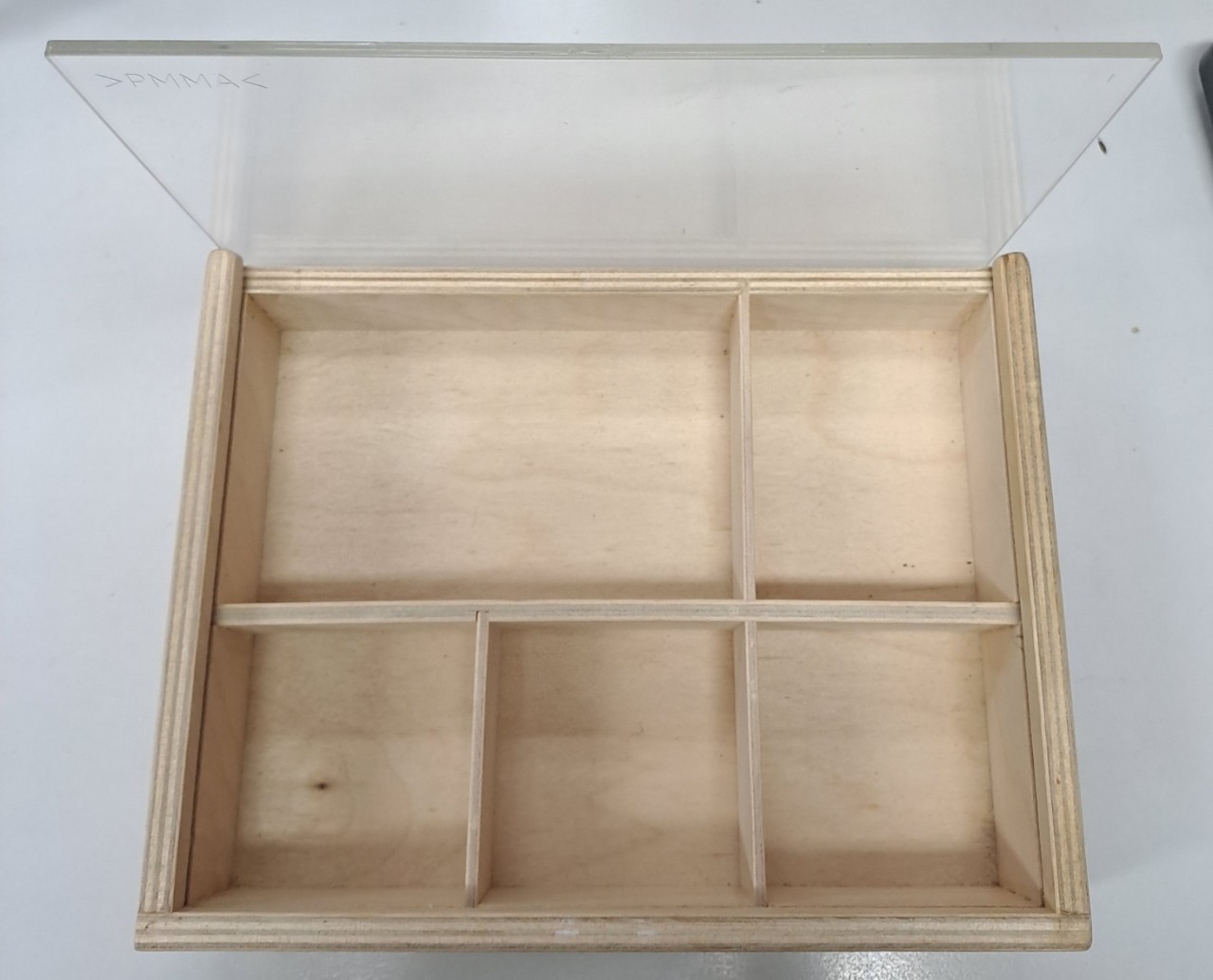 Hộp gỗ nắp trượt bao gồm 5 ngăn.Nắp bằng mica cao cấp