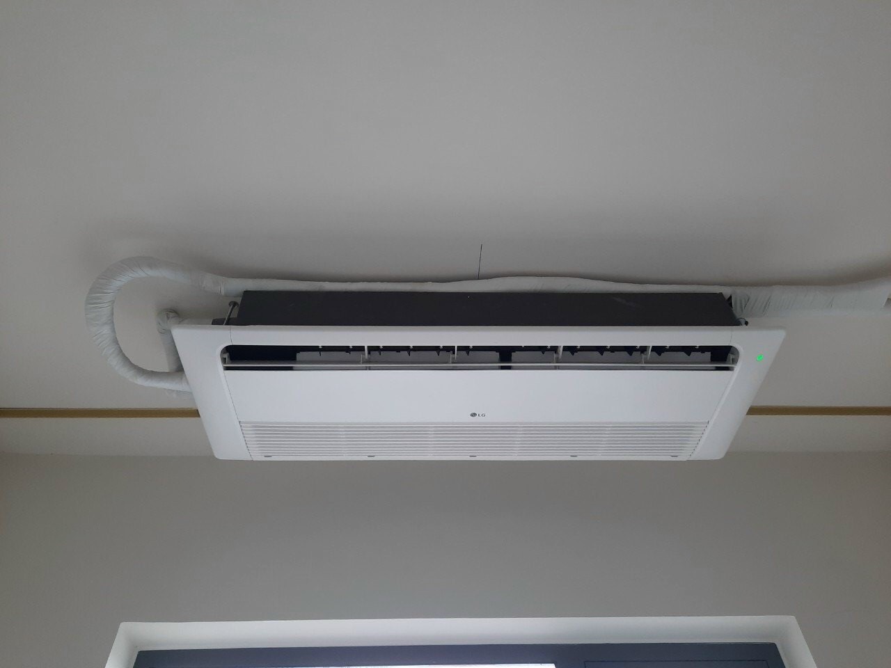 Máy điều hòa âm trần LG 1 hướng thổi giá cạnh tranh 