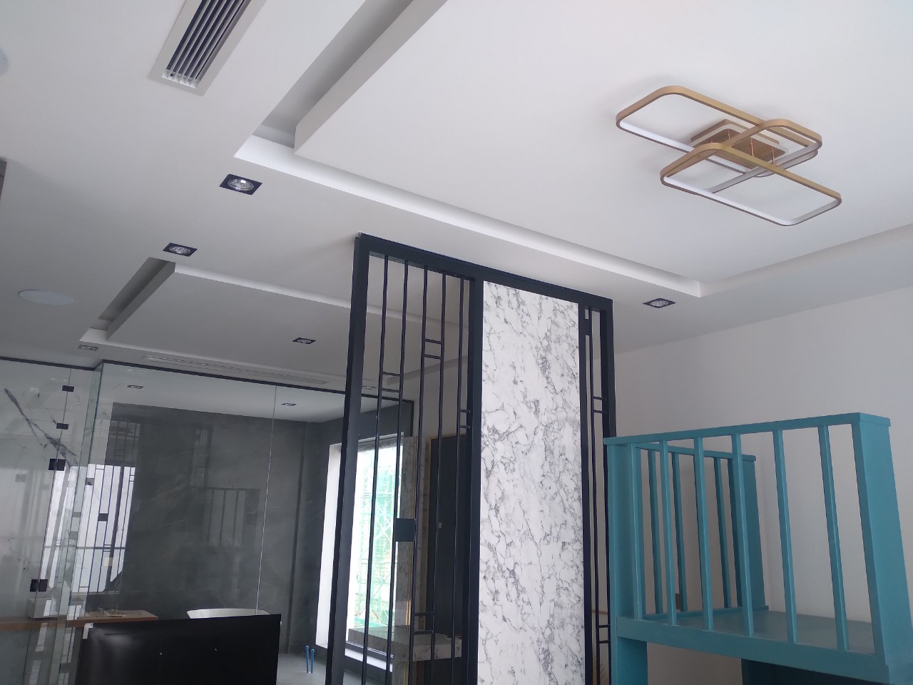 Máy lạnh giấu trần tạo không gian tươi mát 