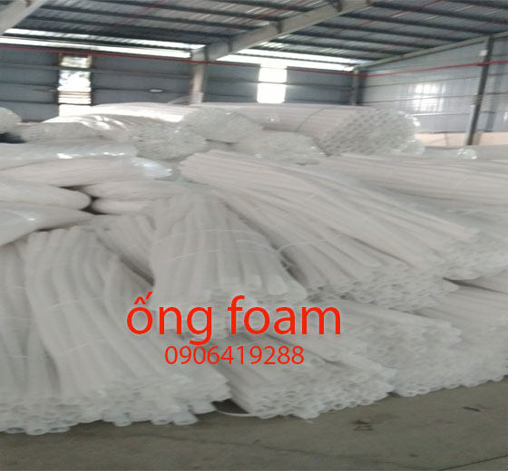 Ống foam dùng để chèn lót bảo vệ hàng hóa