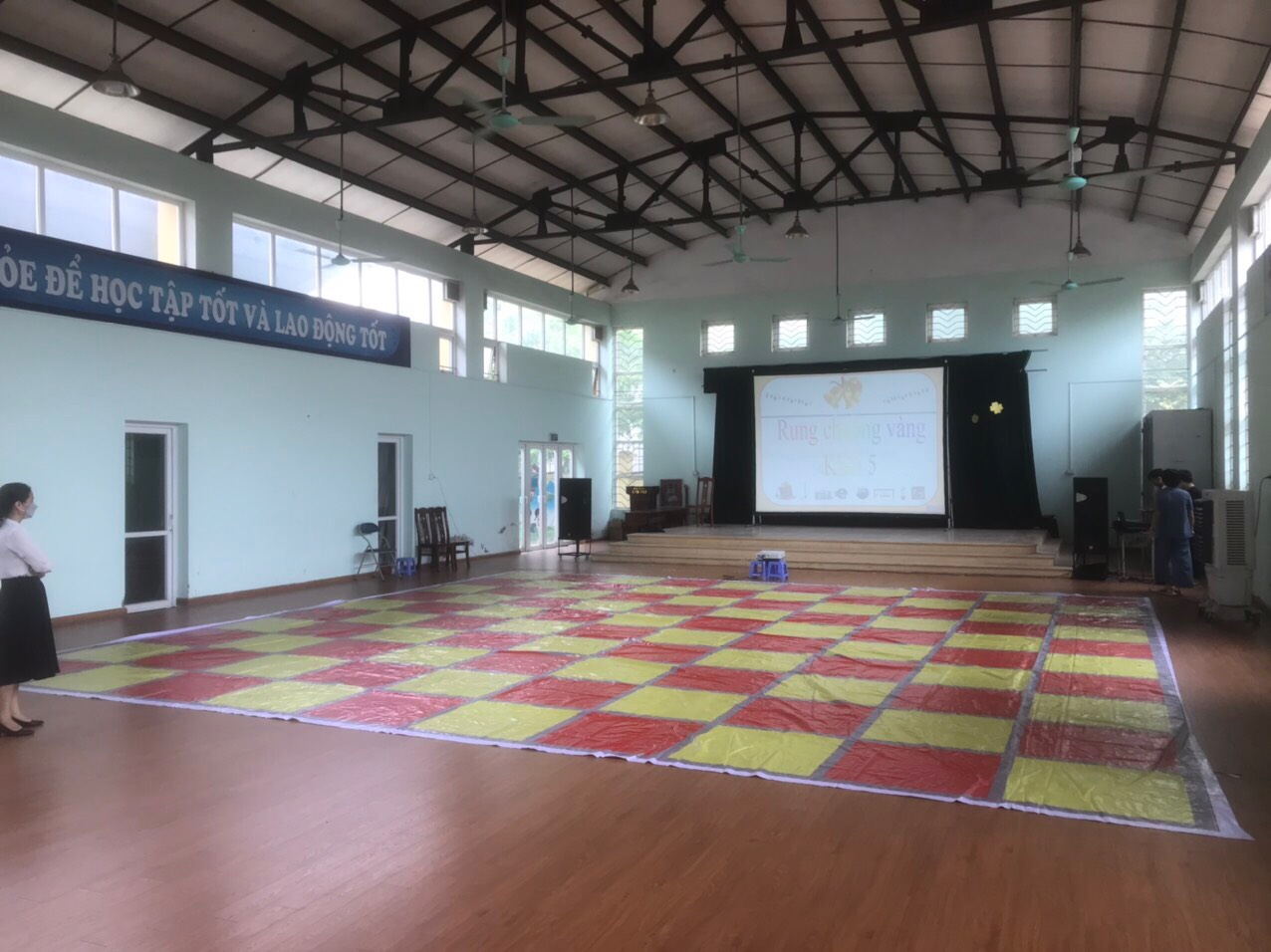 Dịch vụ cho thuê máy chiếu giá rẻ tại Hà Nội uy tín 