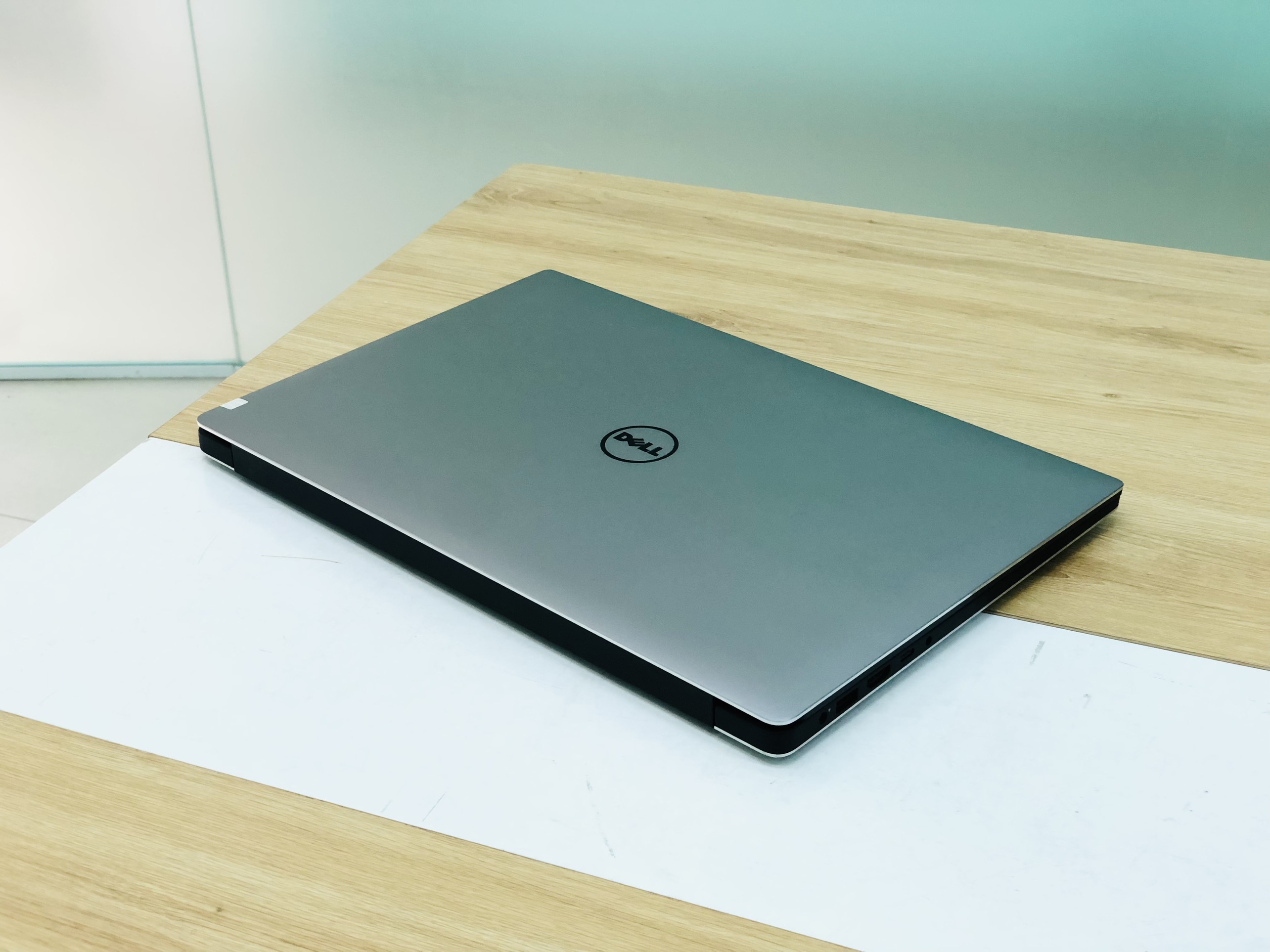 Dell Precision 5520 Máy trạm siêu mỏng like new 99%