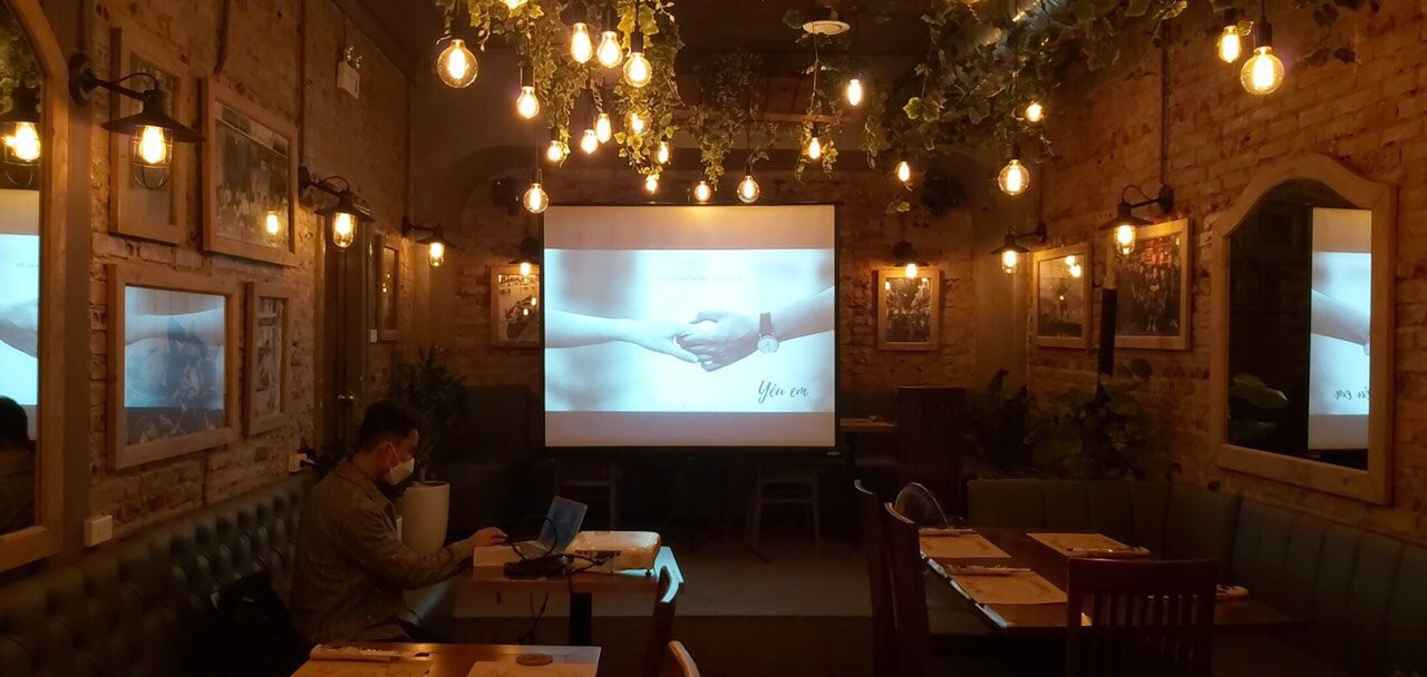 Cho thuê máy chiếu cưới hỏi liên hoa tất niên tại Hà Nội 