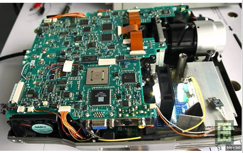 Địa chỉ sửa máy chiếu lấy ngay tại Hà Nội uy tín chuyên nghiệp 