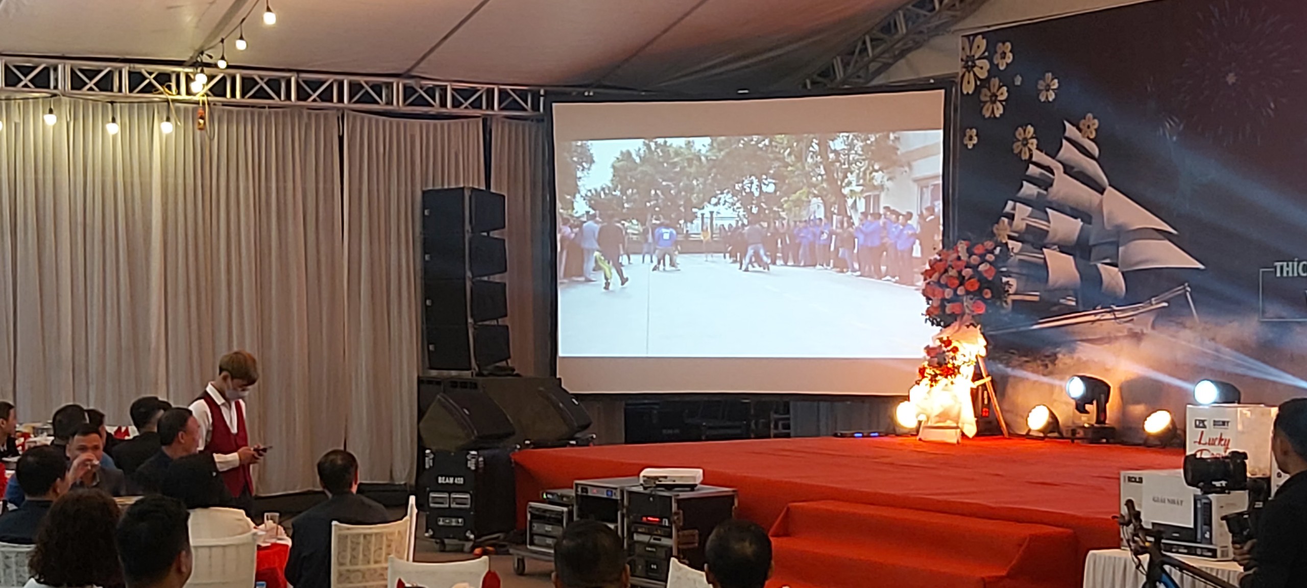 Cho thuê máy chiếu quận Hà Đông giá rẻ chất lượng