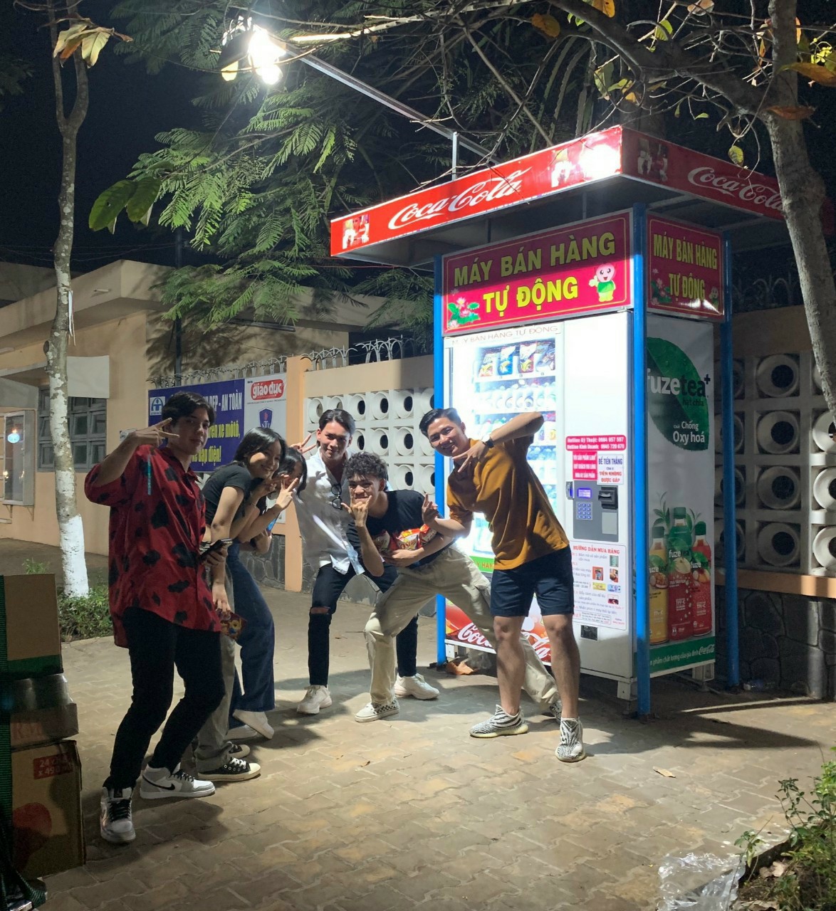 Máy bán hàng tự động TSE - Giải pháp kinh doanh công nghệ