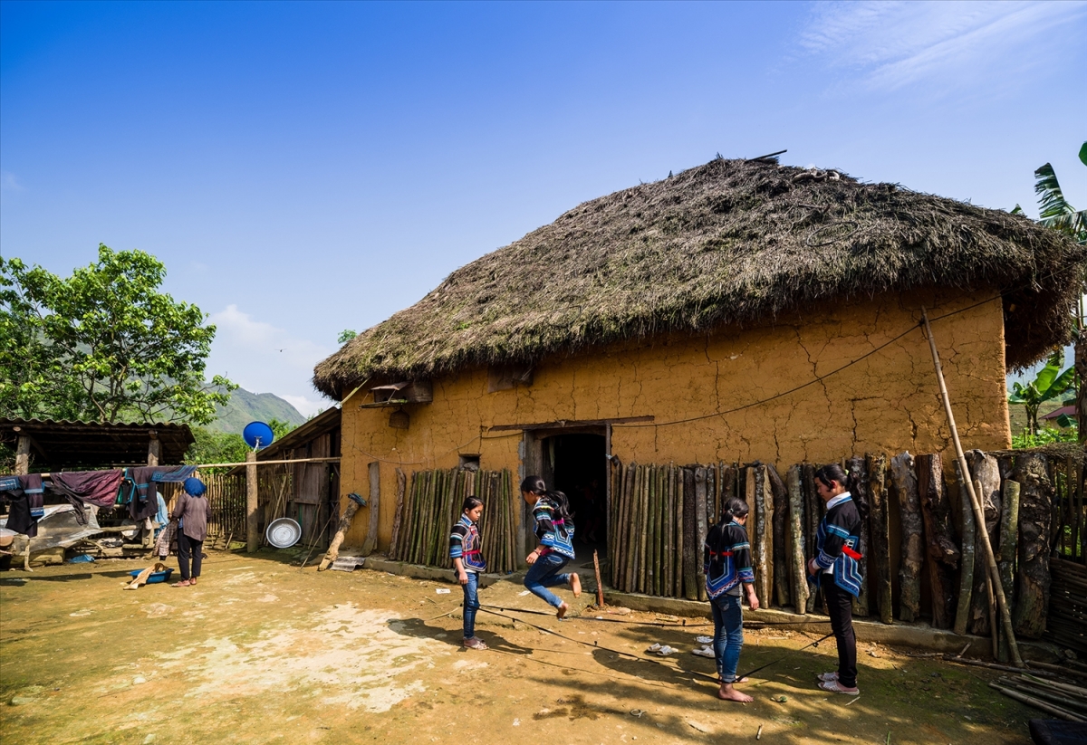 Tour du xuân Y Tý, Lảo Thẩn săn mây, ngắm hoa đào nở