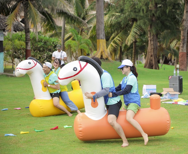 Du lịch kết hợp Teambuilding với những trò chơi sáng tạo, hấp dẫn.