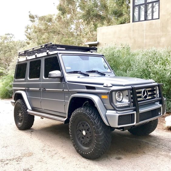Mercedes-Benz G550 1
