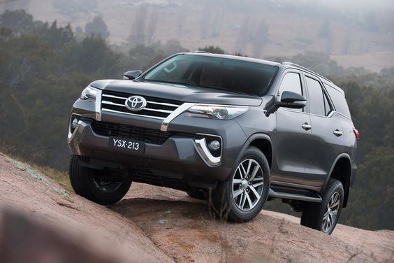 Toyota Fortuner 3