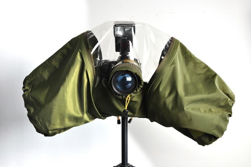 Có thể sử dụng áo mưa chuyên dụng cho máy ảnh