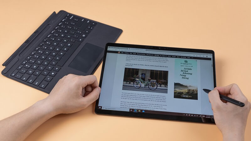 Laptop bàn phím rời có thể tách biệt bàn phím và màn hình
