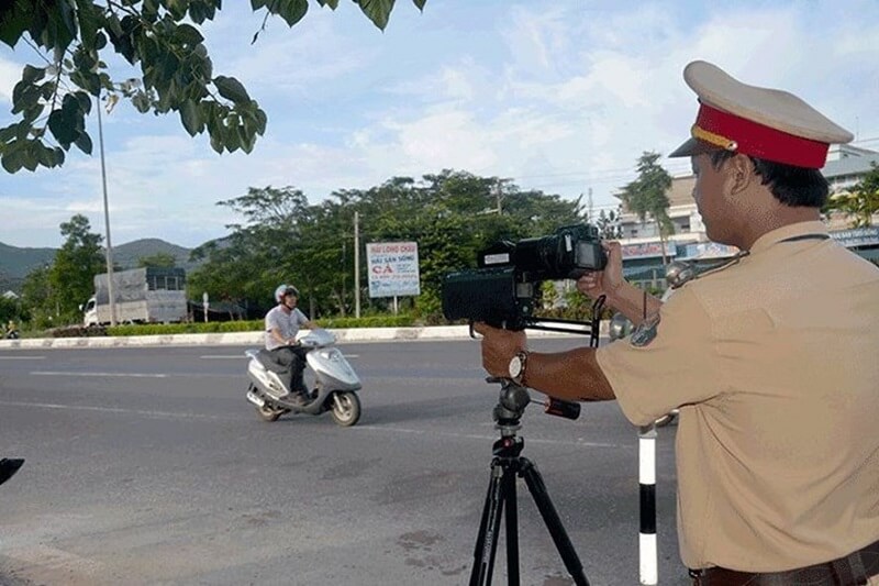 Hình thức bắn tốc độ bên đường