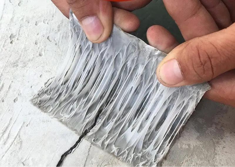 Dùng băng keo chống thấm cũng là một cách hay