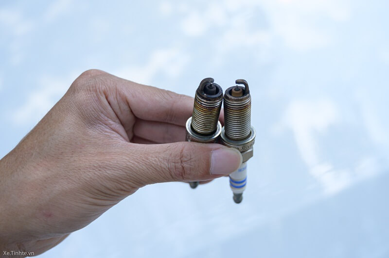 Cực tâm của bugi bị mòn