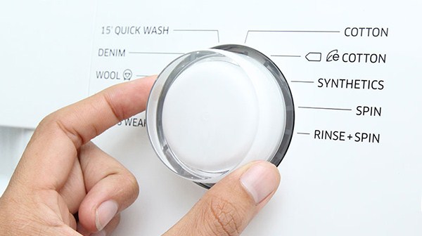 bi-quyet-de-quan-ao-khong-bi-nhan-khi-giat-bang-may-giat-anh2