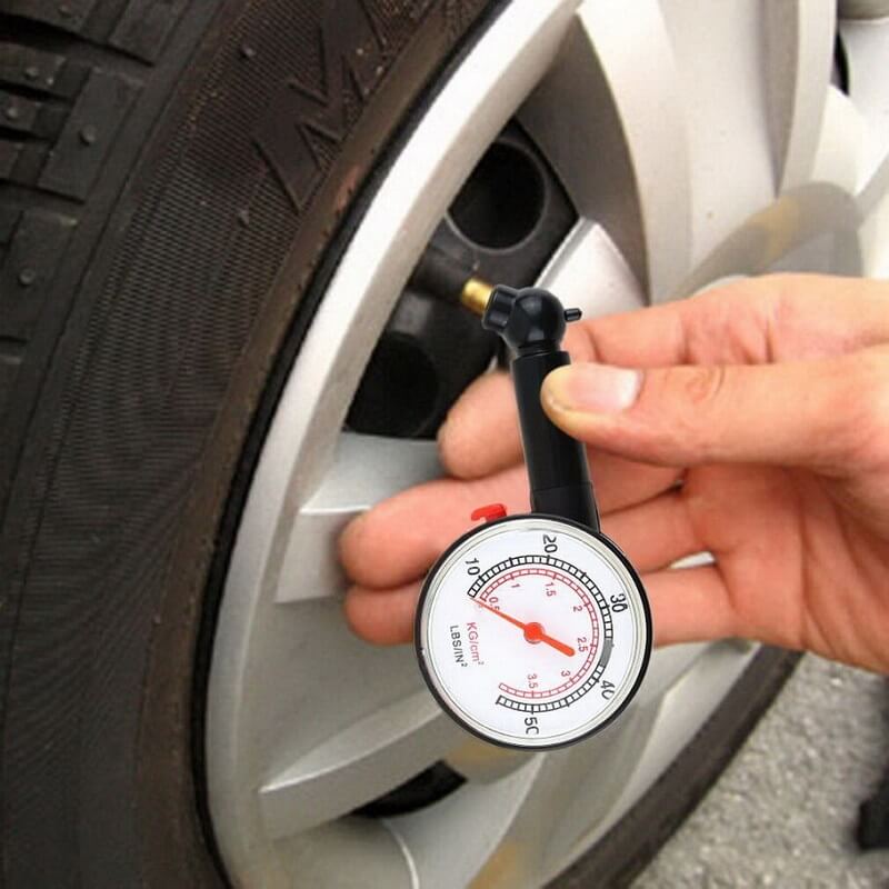 Luôn giữ cho lốp xe tải đầy hơn và đúng áp suất bơm hơi để tiết kiệm nhiên liệu