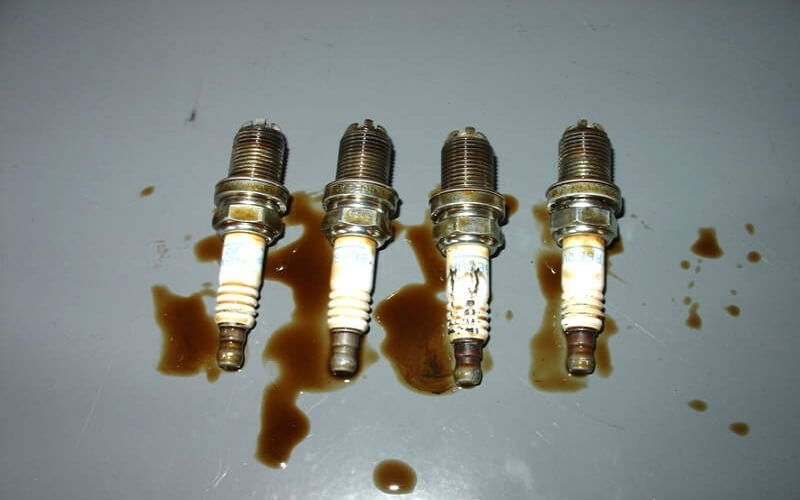 Bi ướt bugi của xe