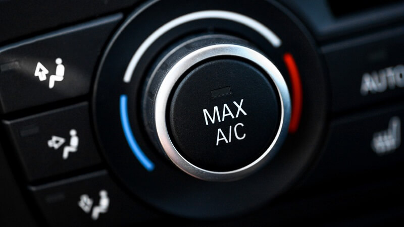 Bảng điều khiển điều hòa của ô tô có những nút lệnh nào