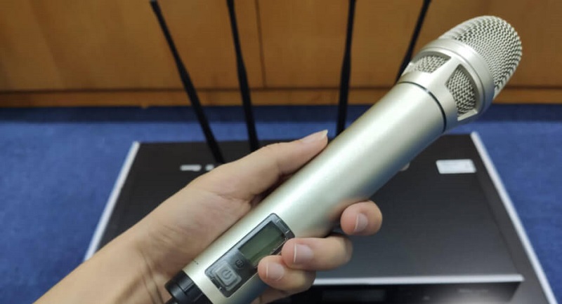 Điều chỉnh vị trí đặt loa và micro