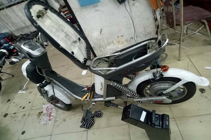 Thay ắc quy sai cách