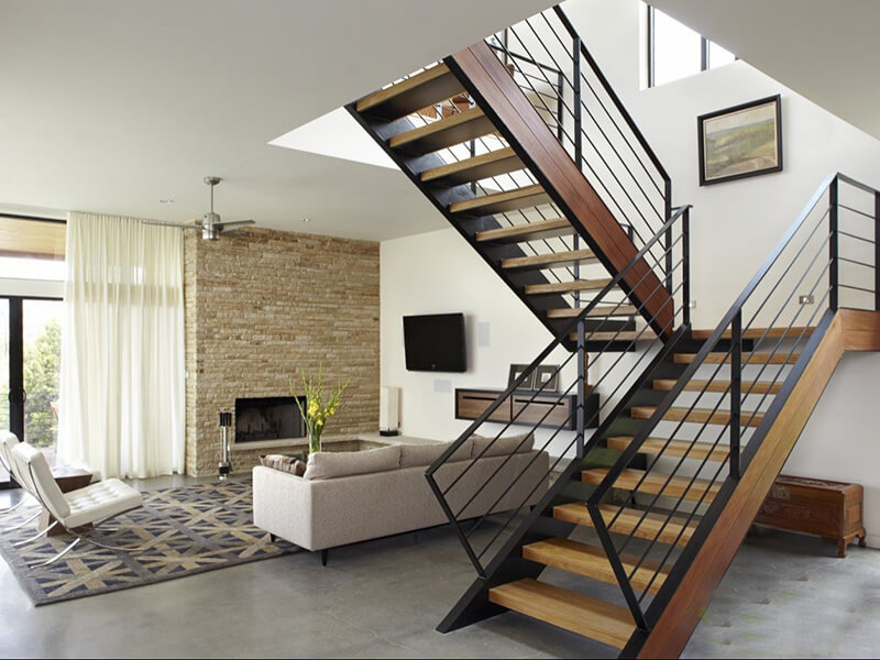 Sơn sáng màu và nội thất đơn giản