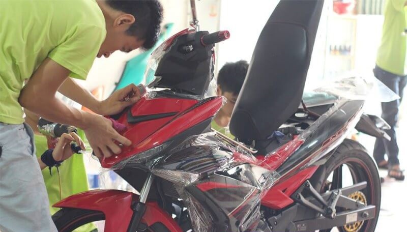 Cách lột decal xe máy bằng hoá chất