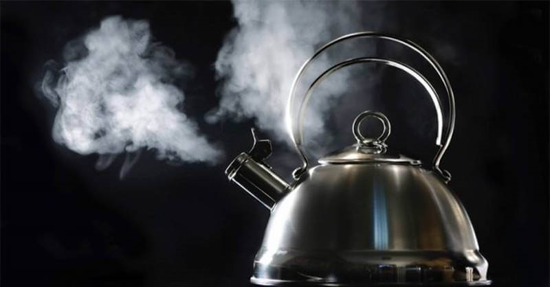 Cách lột decal xe máy bằng nước nóng