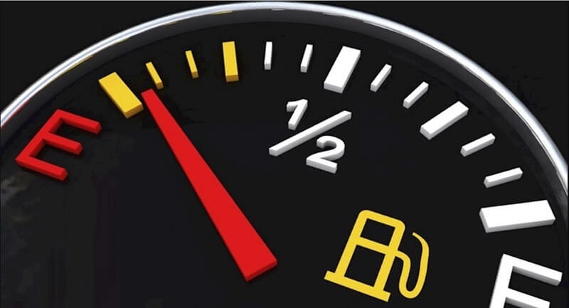 Kim xăng báo hiệu xe sắp hết xăng