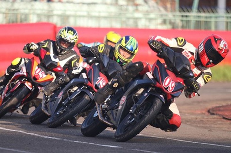 Những lưu ý trước khi cua quẹo xe máy