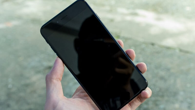 Cần chú ý trong việc bấm nút nguồn