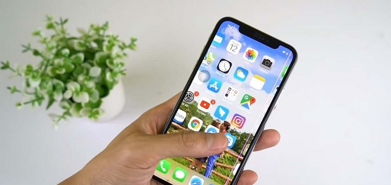 Dùng phầm mềm iTunes restore máy